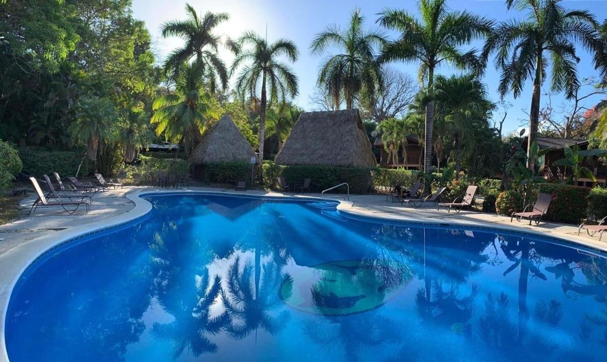 Отель Mal Pais Surf Camp Playa Santa Teresa  Экстерьер фото