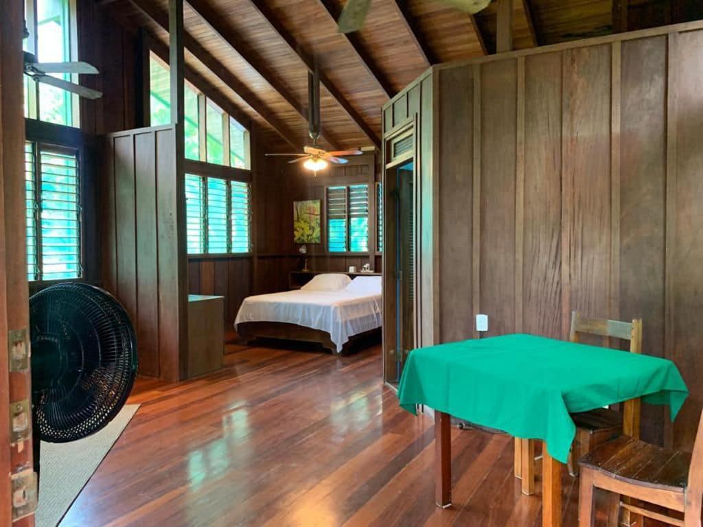 Отель Mal Pais Surf Camp Playa Santa Teresa  Номер фото