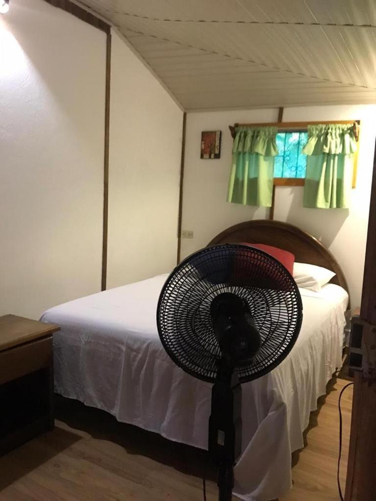 Отель Mal Pais Surf Camp Playa Santa Teresa  Экстерьер фото