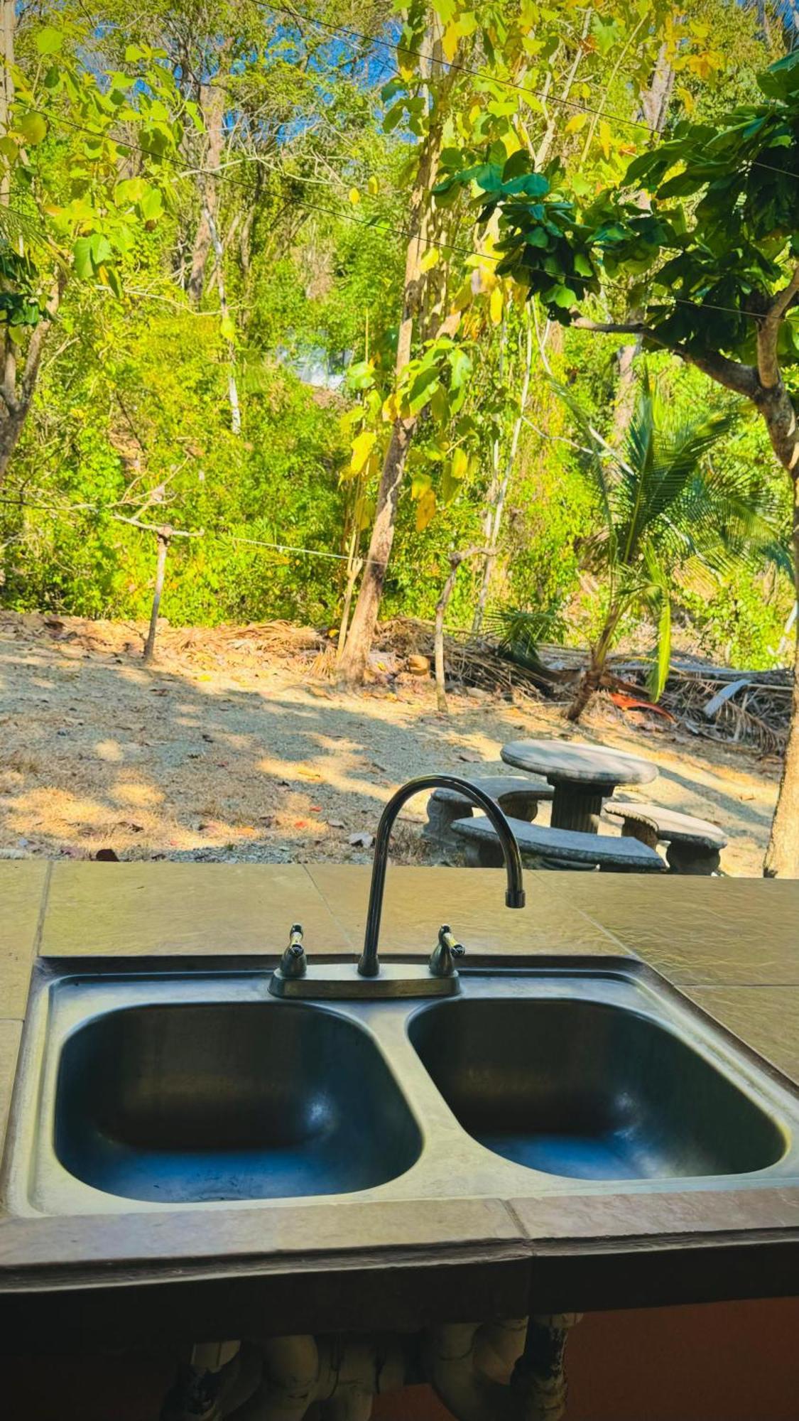 Отель Mal Pais Surf Camp Playa Santa Teresa  Экстерьер фото