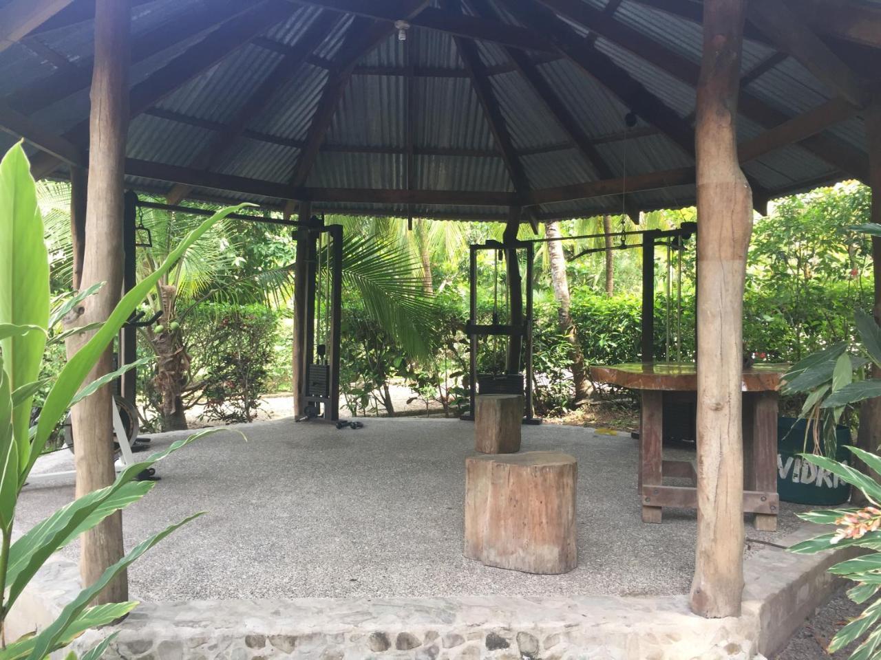 Отель Mal Pais Surf Camp Playa Santa Teresa  Экстерьер фото