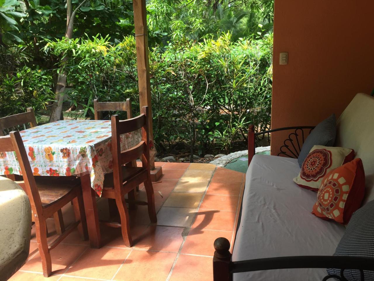 Отель Mal Pais Surf Camp Playa Santa Teresa  Экстерьер фото